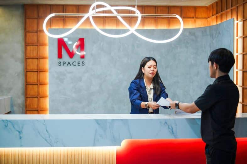 Virtual office mail handling service at reception desk